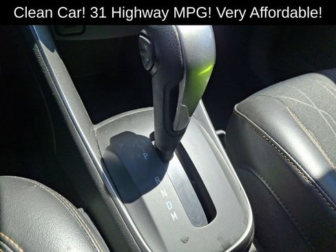 Used 2019 Chevrolet Trax LT w/ LT Convenience Package FWD image 16