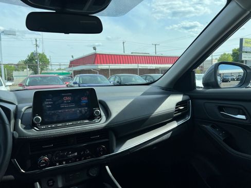 Used 2025 Nissan Rogue SV image 37