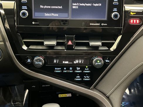 Used 2022 Toyota Camry XSE image 19