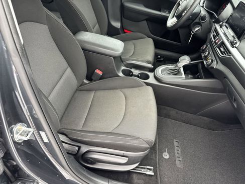 Used 2023 Kia Forte LXS w/ LXS Technology Package image 16