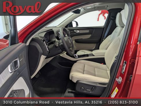 Certified 2024 Volvo XC40 B5 Plus w/ Protection Package Premier image 18