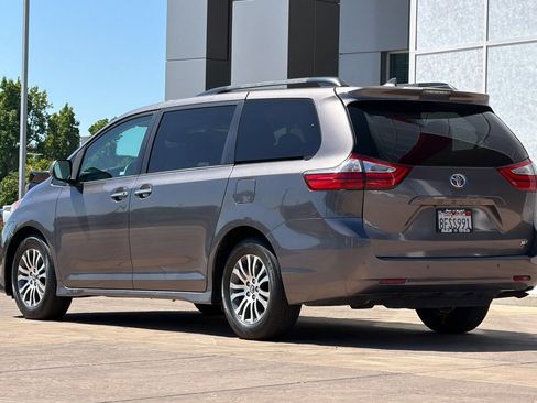 Certified 2018 Toyota Sienna XLE w/ XLE Navigation Package FWD image 7