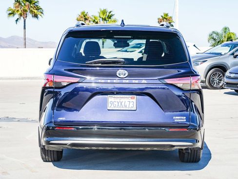 Used 2023 Toyota Sienna Limited image 6