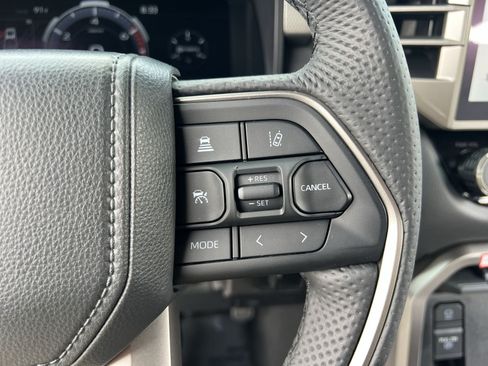 Used 2025 Toyota Tundra Limited AWD/4WD image 33