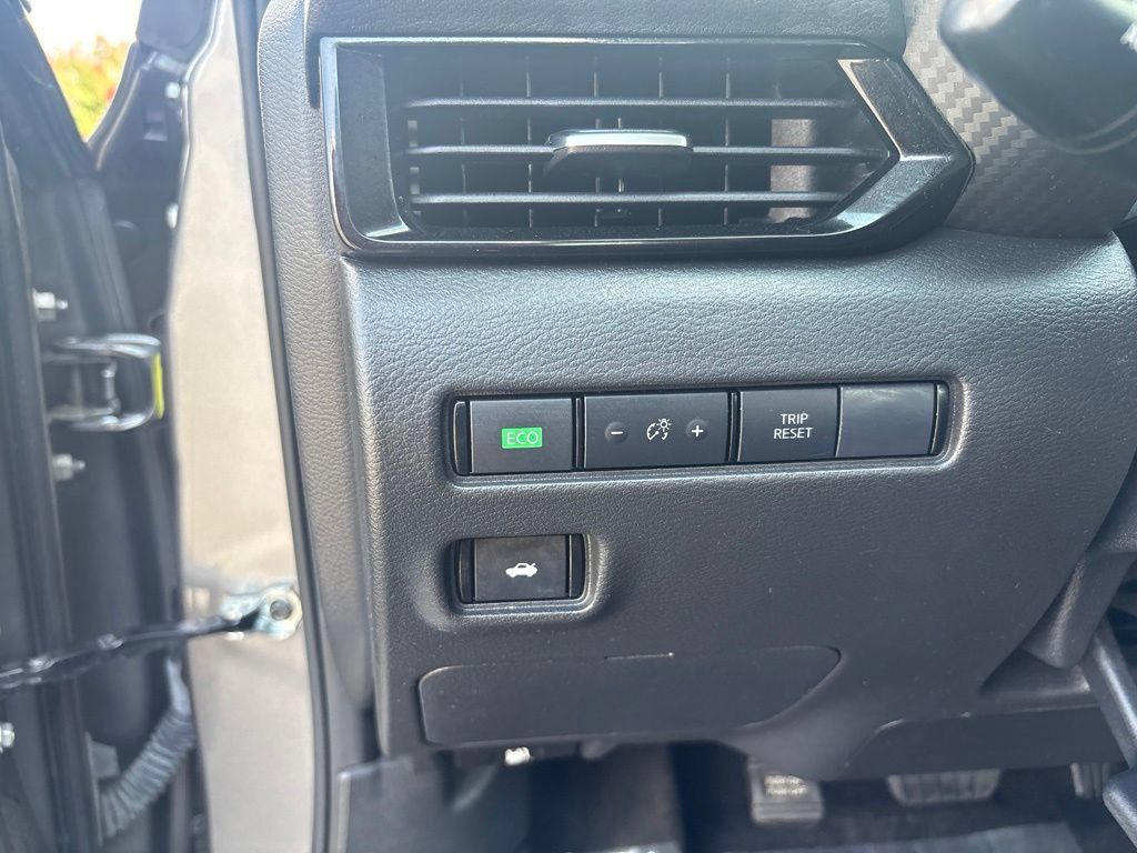 Used 2024 Nissan Sentra SV FWD image 24