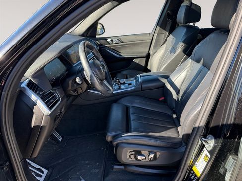 Certified 2022 BMW X5 xDrive40i w/ M Sport Package image 2
