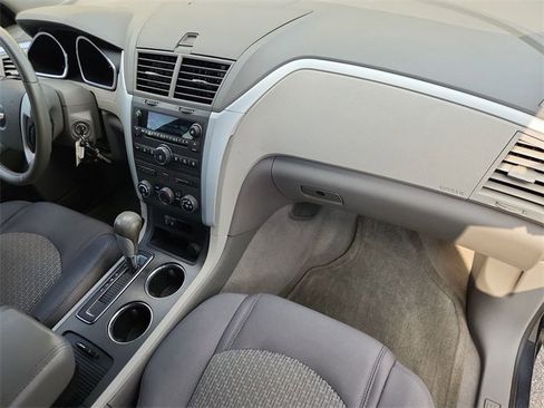 Used 2012 Chevrolet Traverse LT image 25