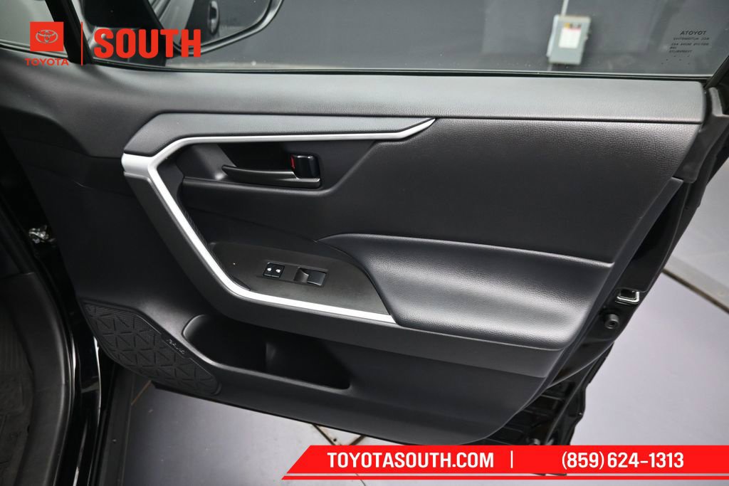 Certified 2025 Toyota RAV4 LE AWD/4WD image 30