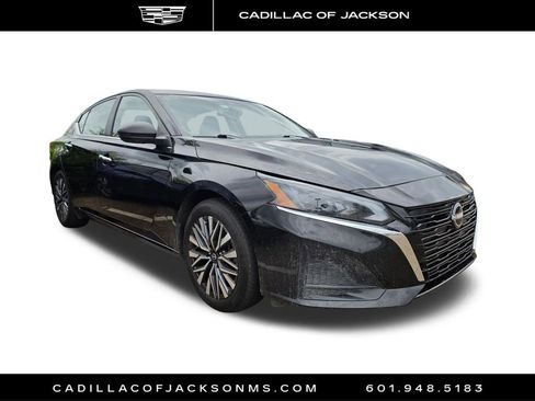 Used 2025 Nissan Altima 2.5 SV FWD image 3