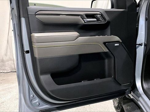 Used 2023 Chevrolet Silverado 1500 ZR2 w/ Technology Package image 25