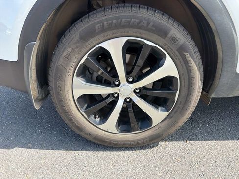 Used 2016 Kia Sorento EX image 13