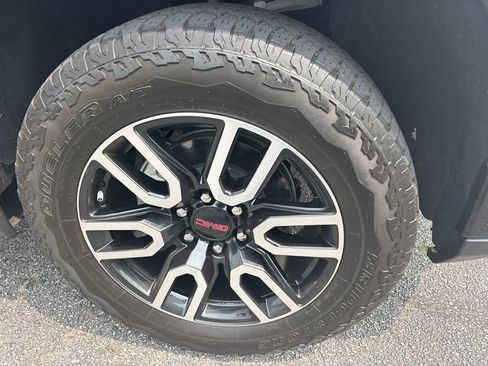 Used 2024 GMC Sierra 1500 AT4 w/ AT4 Premium Package AWD/4WD image 9