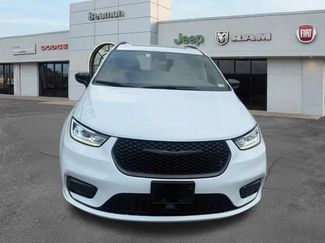 Used 2025 Chrysler Pacifica Limited FWD video 2