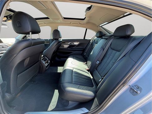 Used 2019 BMW 740i image 41