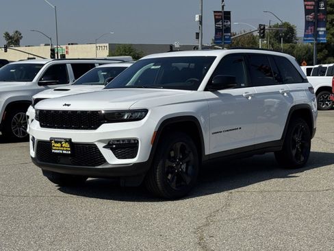 New 2025 Jeep Grand Cherokee Limited w/ Black Appearance Package AWD/4WD image 3
