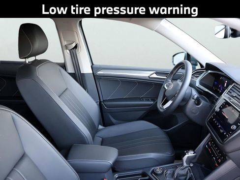 Used 2024 Volkswagen Tiguan SE image 12