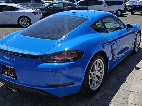 Used 2022 Porsche 718 Cayman RWD image 5