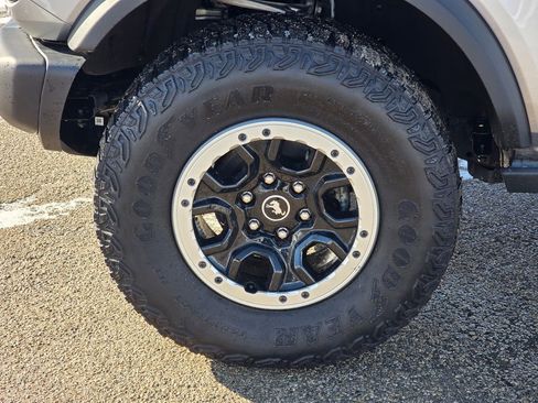 Used 2023 Ford Bronco Badlands w/ Sasquatch Package AWD/4WD image 14