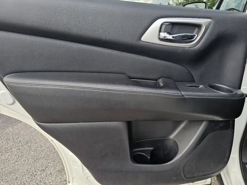 Used 2019 Nissan Pathfinder Platinum AWD/4WD image 40