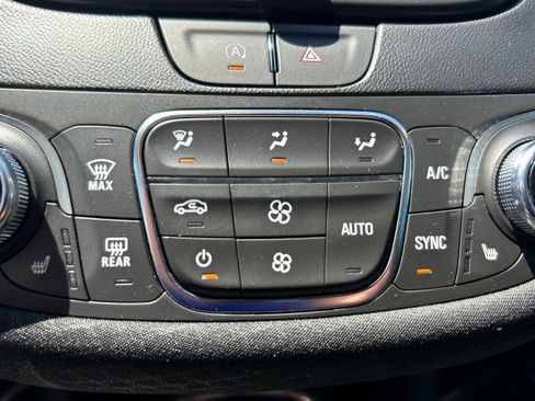 Used 2023 Chevrolet Malibu LT FWD image 18