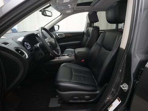 Used 2018 Nissan Pathfinder Platinum AWD/4WD image 7
