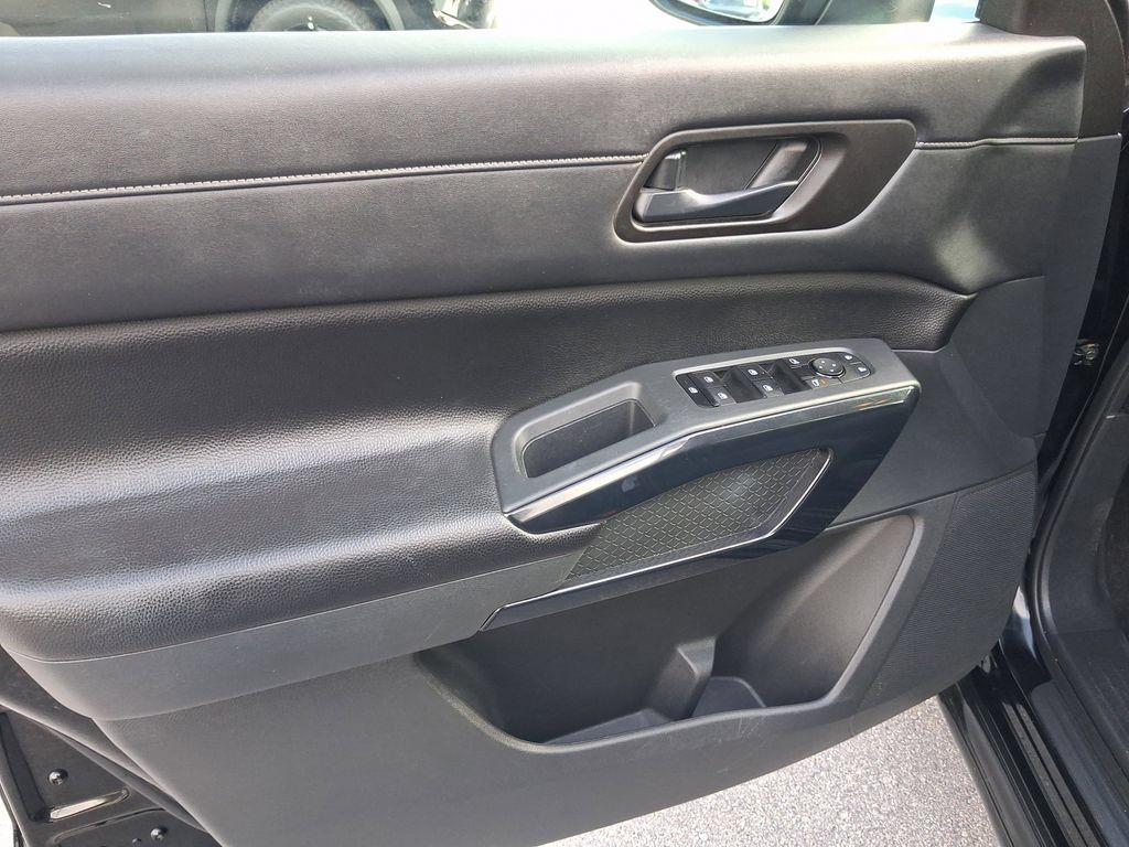 Certified 2024 Nissan Pathfinder SV FWD image 15