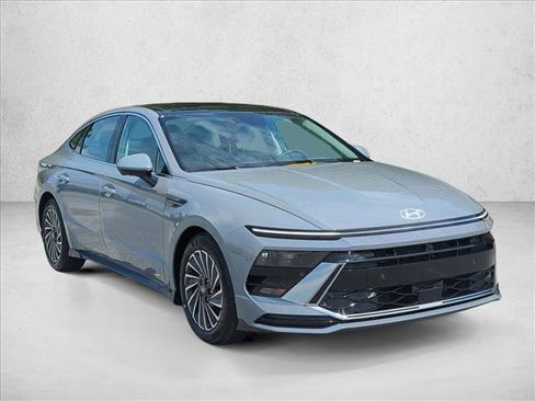 Certified 2025 Hyundai Sonata Limited FWD image 6