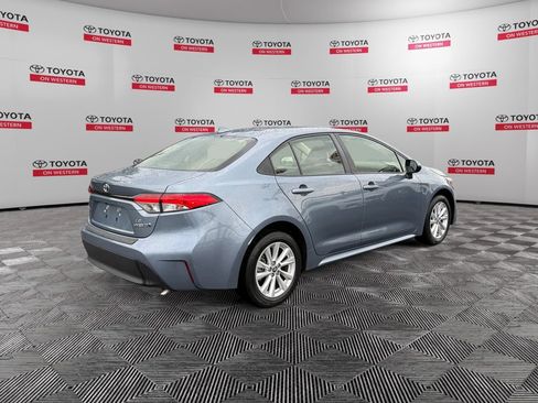 Used 2023 Toyota Corolla LE w/ LE Convenience Package FWD image 5