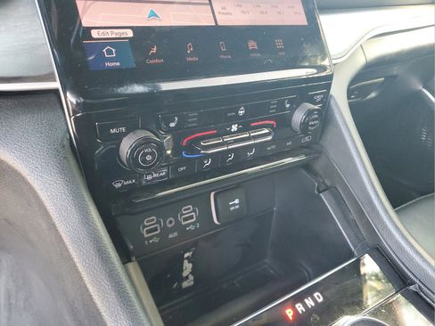 Used 2024 Jeep Grand Cherokee Limited w/ Black Appearance Package image 22