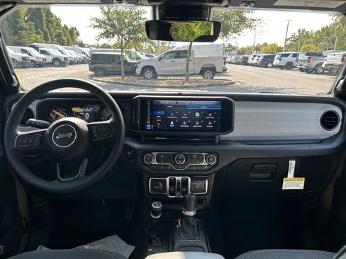 New 2025 Jeep Gladiator Sport image 33