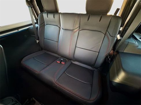 Used 2025 Jeep Wrangler Rubicon image 19