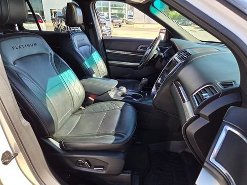 Used 2018 Ford Explorer Platinum AWD/4WD image 18