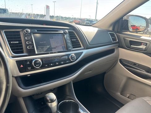 Used 2016 Toyota Highlander XLE image 15