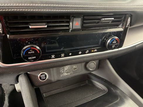 Used 2021 Nissan Rogue SV image 30