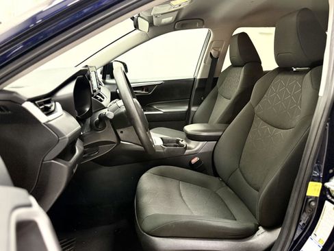 Used 2021 Toyota RAV4 XLE w/ Carpet Mat Package (TMS) AWD/4WD image 13