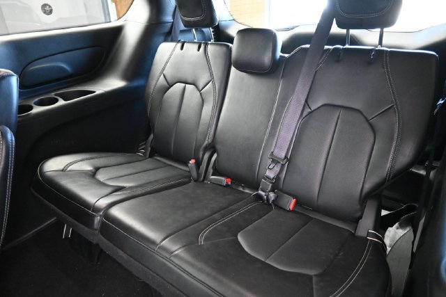 Used 2025 Chrysler Pacifica Select FWD image 16