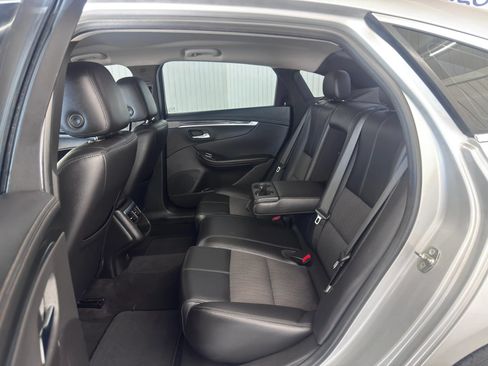 Used 2019 Chevrolet Impala LT FWD image 12
