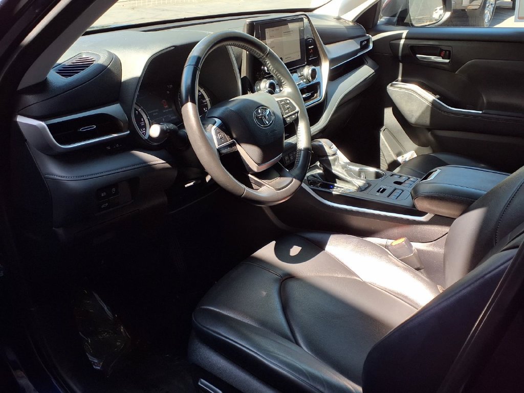 Certified 2023 Toyota Highlander XLE AWD/4WD image 16