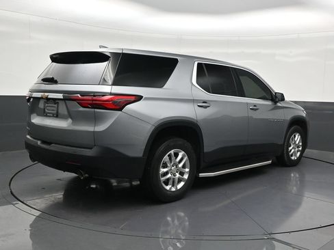 Used 2023 Chevrolet Traverse LS FWD image 5