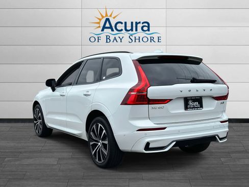 Used 2023 Volvo XC60 B5 Plus w/ Climate Package image 4