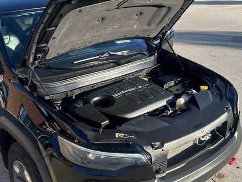 Used 2019 Jeep Cherokee Trailhawk w/ Cold Weather Group image 37