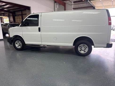 Used 2021 Chevrolet Express 2500 w/ Driver Convenience Package image 5