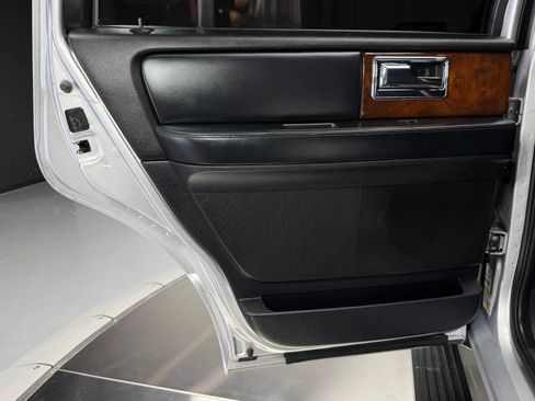 Used 2015 Lincoln Navigator 4WD image 19