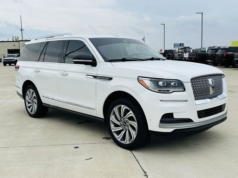 Used 2023 Lincoln Navigator Reserve AWD/4WD image 2