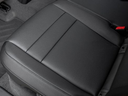 Certified 2025 Porsche Cayenne E-Hybrid AWD/4WD image 27