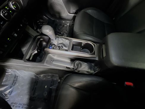 Used 2022 Toyota Tacoma Limited image 24
