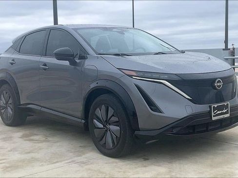 Used 2023 Nissan Ariya AWD image 13