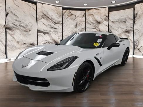 Used 2015 Chevrolet Corvette Stingray Coupe image 2