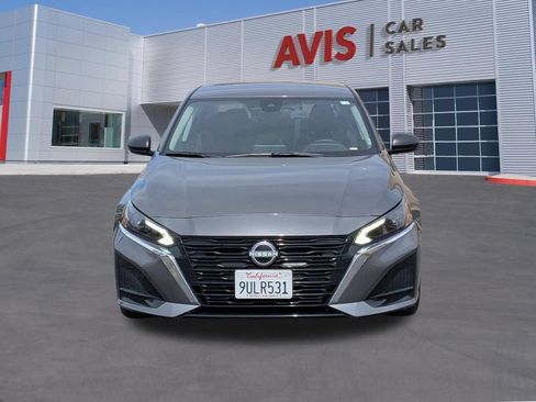 Used 2025 Nissan Altima 2.5 SV FWD image 2