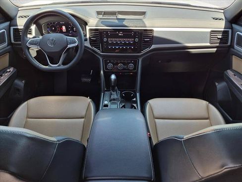 Used 2022 Volkswagen Atlas Cross Sport SE FWD image 18